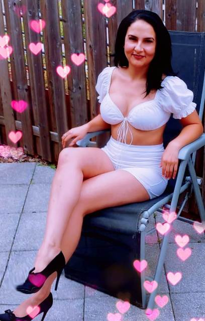 Yasmin ** 28 Jahre ** 165 cm