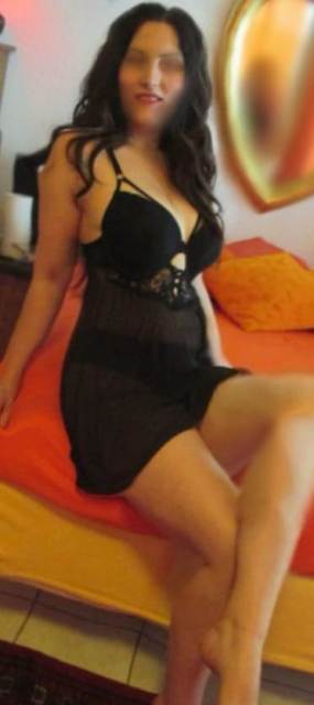 Adriana ** 30 Jahre ** 171 cm 