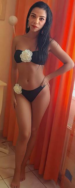 Simone ** 21 Jahre ** 151 cm