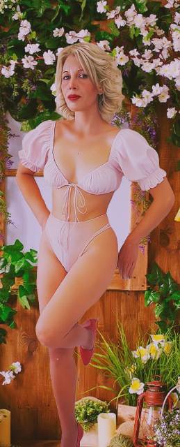 Angie ** 39 Jahre ** 162 cm